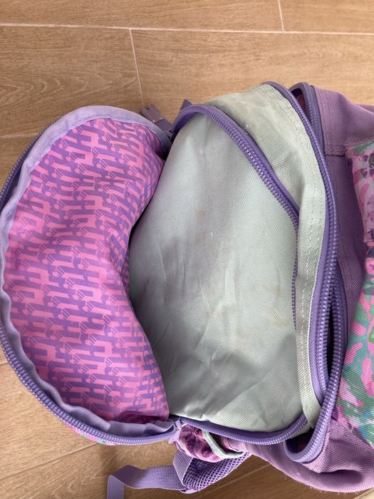 Продавам ученическа раница на колелца