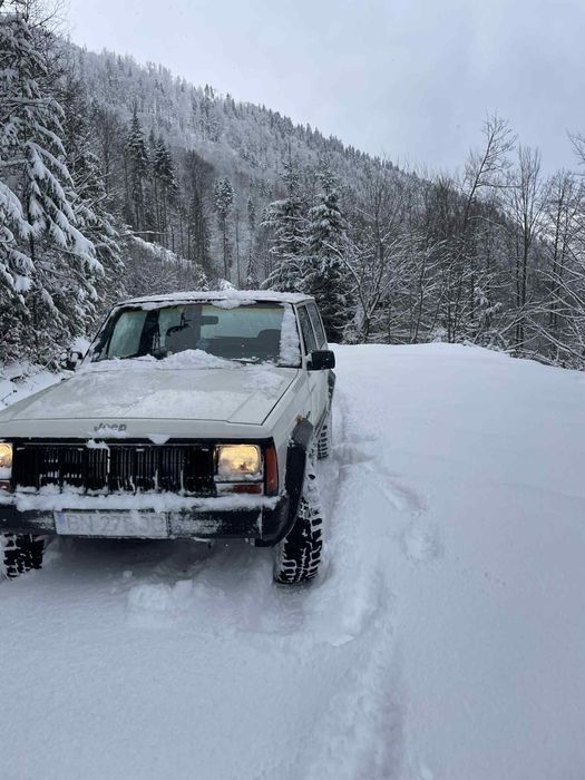 De vânzare Jeep Cherokee XJ 2.5 Diesel – 116 CP