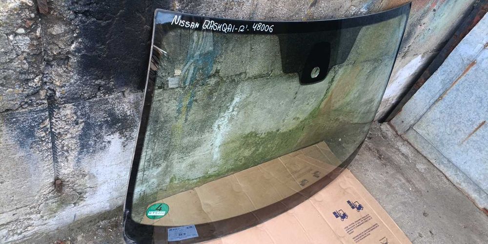 Предно стъкло Nissan Qashqai 2012г.