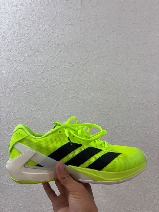 Продам кроссосвки Adidas новые