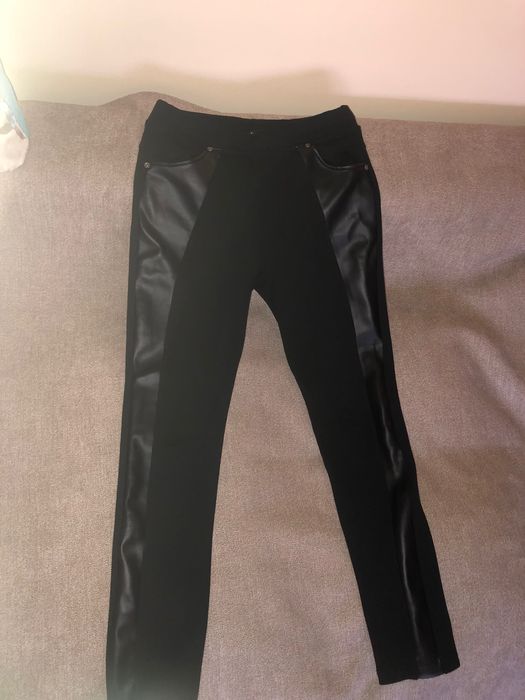 Pantaloni eleganți cu dungi de piele