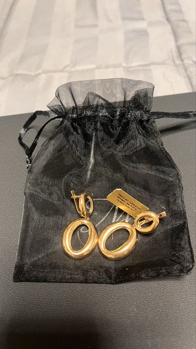 Продам золотые новые сережки
