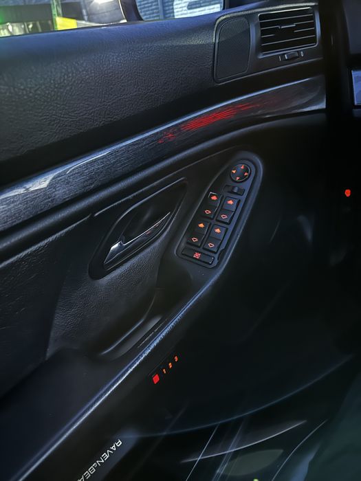 BMW 528 i кузов е39 седан японец