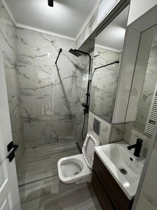 Inchiriez apartament in viziru