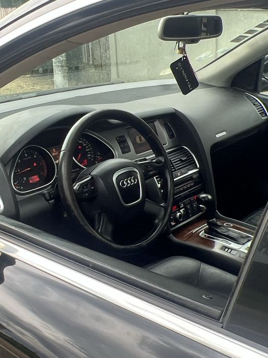Vand audi Q7 /7 locuri
