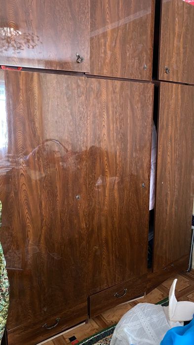 Продам шкаф, кровать и комод