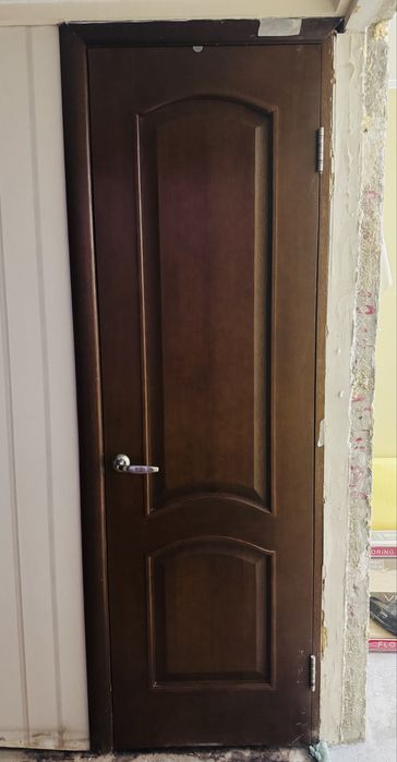 Двери межкомнатные массив продам