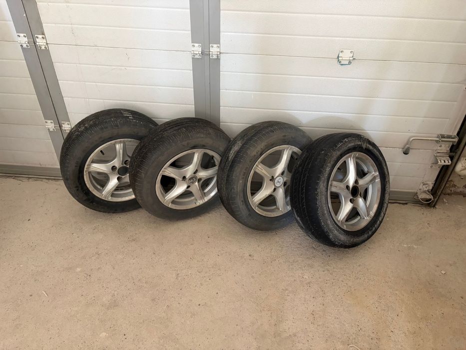 Продам шины с камплект 185/65 R14 86H (ВАЗ) Б/У
