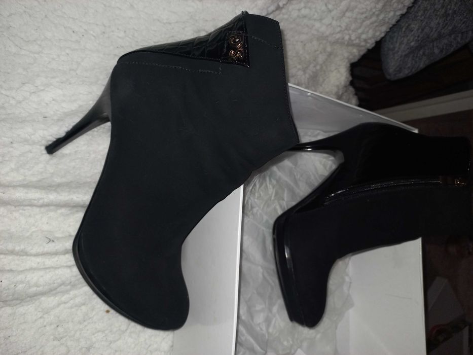 Продавам дамски боти