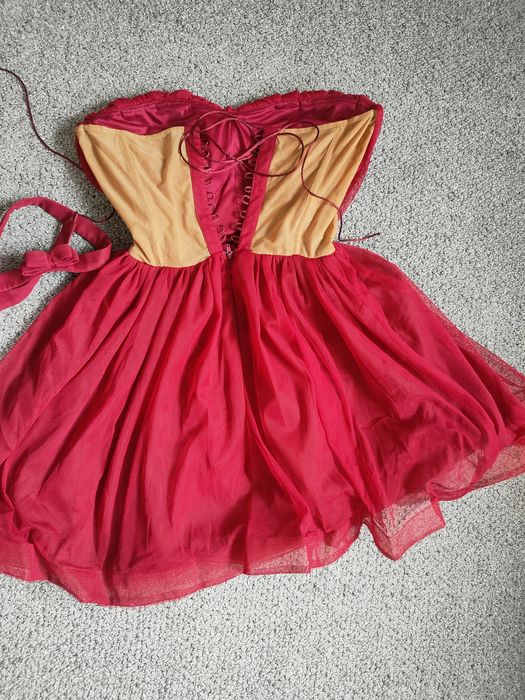 85 de lei  . Purtată o singură dată .