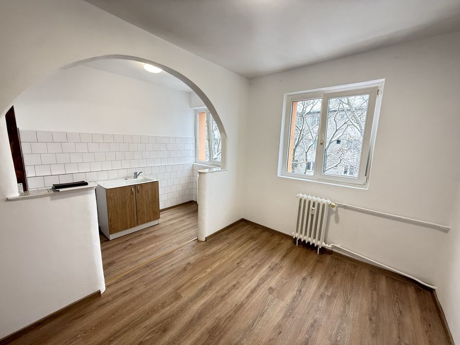 Apartament cu 3 camere , zona centrala
