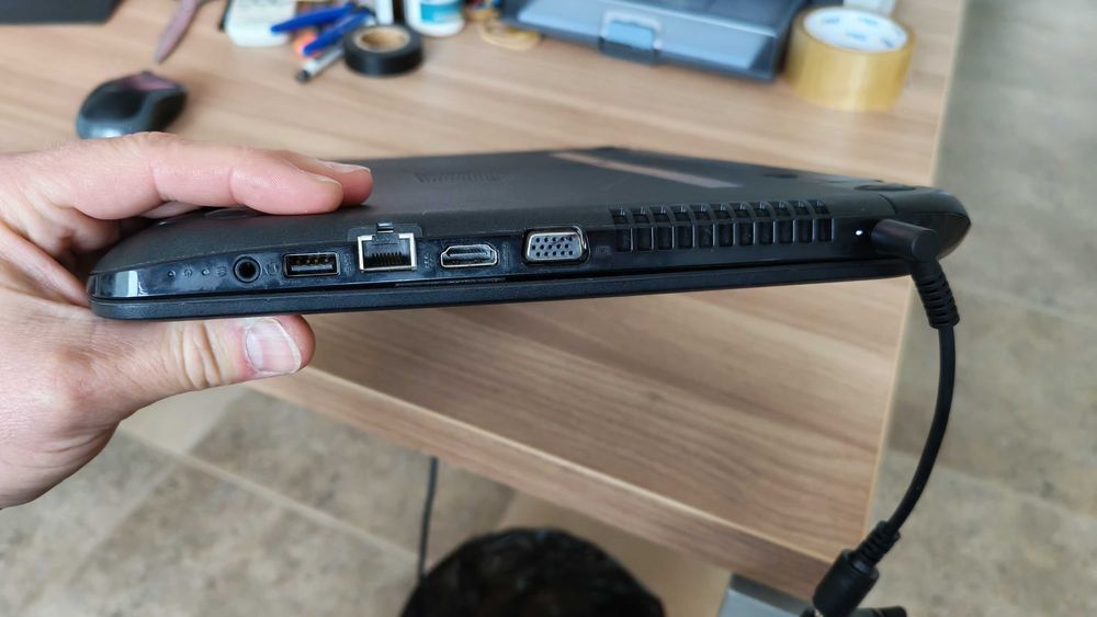 Продавам лаптоп HP 250 G3 15,6"