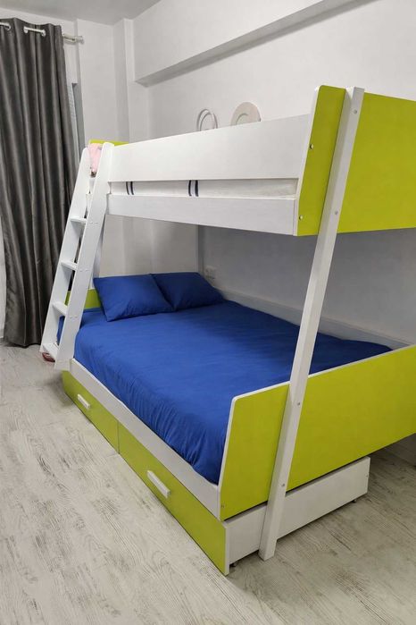 Pat supraetajat + 2 saltele – aproape nou, copii au zis “pass”