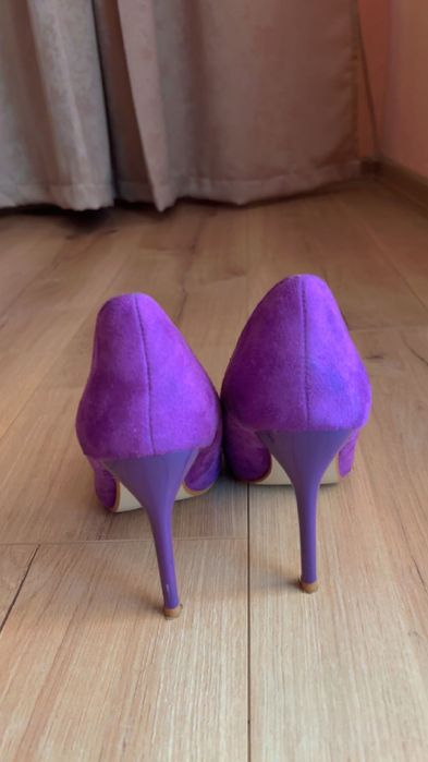 Елегантни обувки с ток