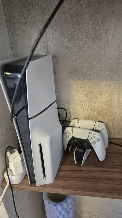 Продам Playstation 5 в отличном состоянии