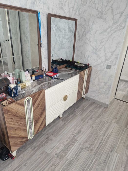 Продам шкаф,трюмо в отличном состояние