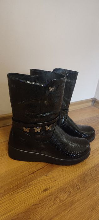 Ботуши номер  41, НОВИ,черни