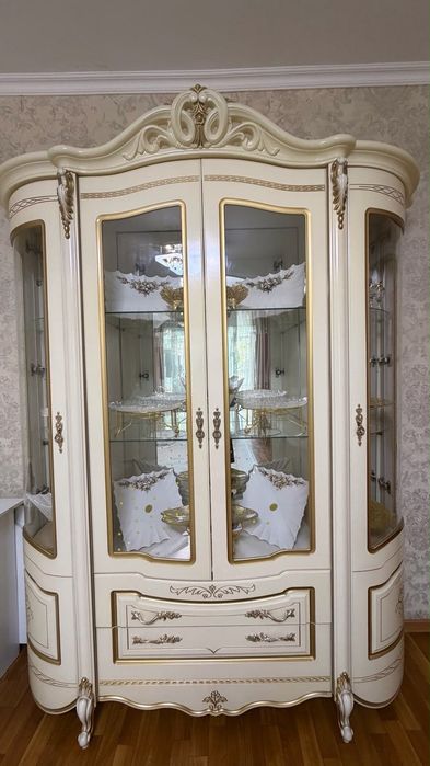 Продаю классическую стильную горку. Всегда в тренде. В хор состоянии.