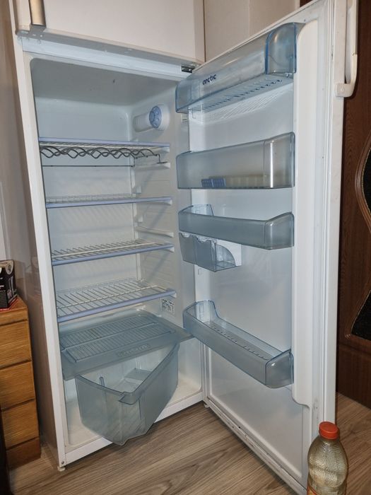 Vând Frigider Artic