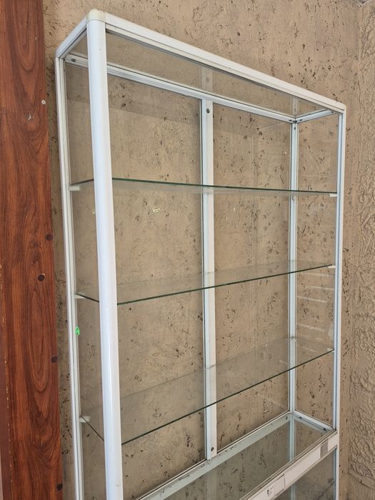 Стъклена витрина/ етажерка