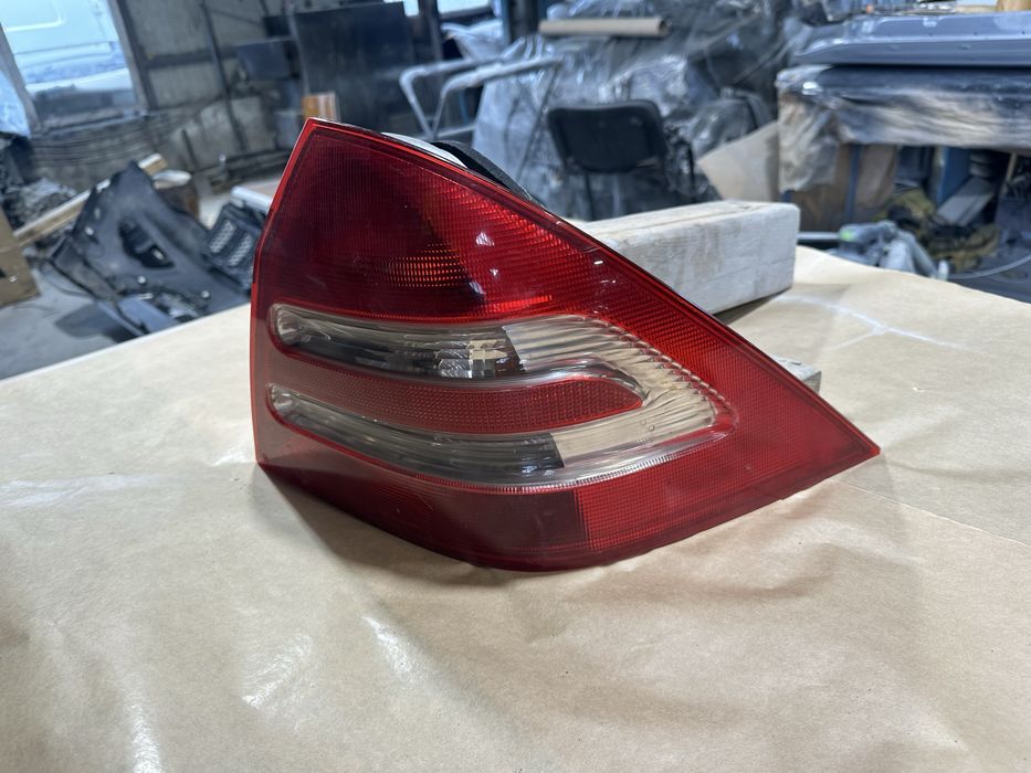 Mercedes C-class w203 десен стоп