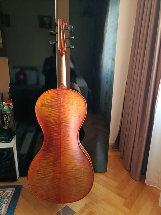 Vând   violoncel