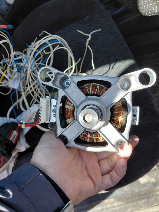 Ел . Двигател за перална аристон 25 евро