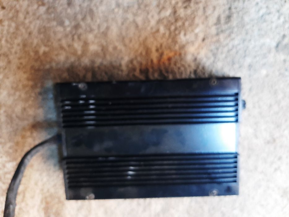 Vand Invertor ..  Se poate folosi si la panouri  solare