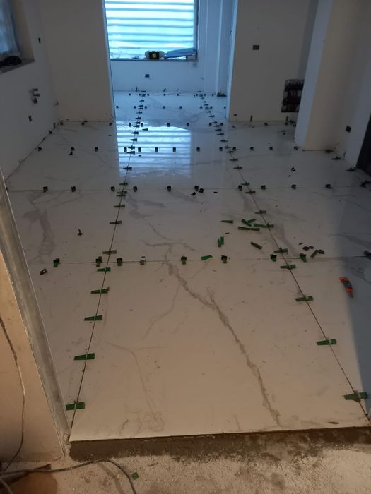 Faiantar zugrav renovari apartamente