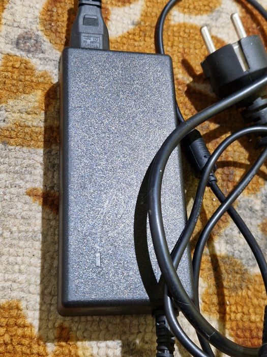 Зарядное устройство Samsung NP300E5C — оригинал