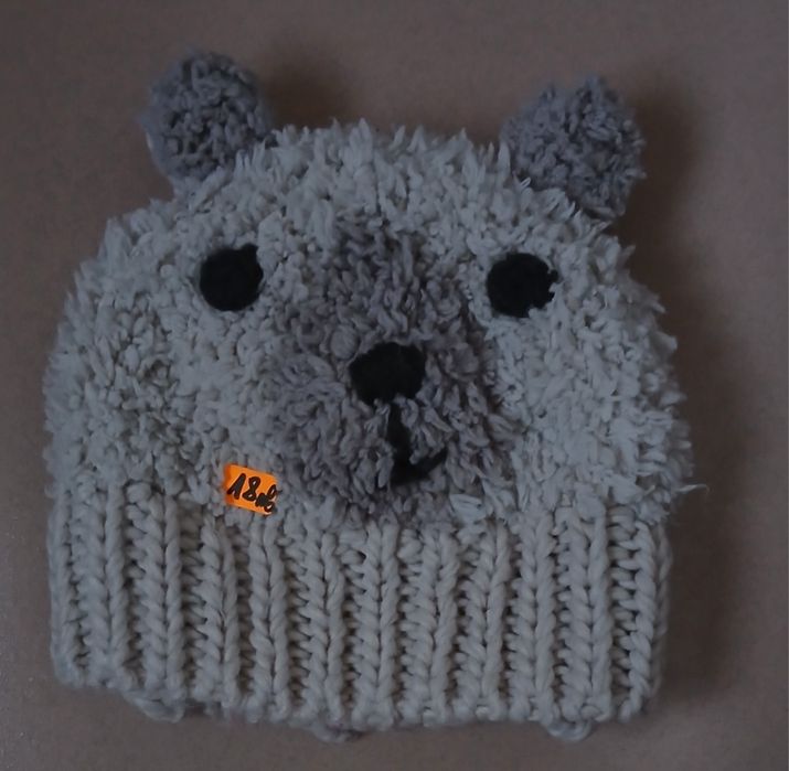 Бебешки и детски зимни шапки, зимни шалове и топли и меки наушници.