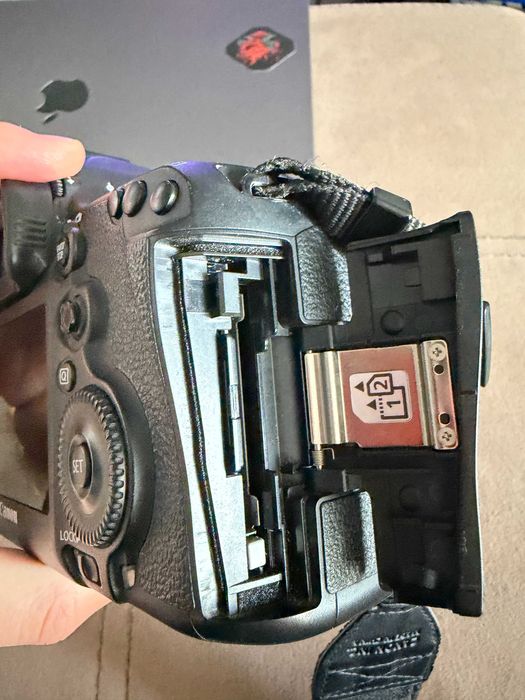 Canon 5D Mark III 22 мегапиксела фулфрейм, отлично работещ