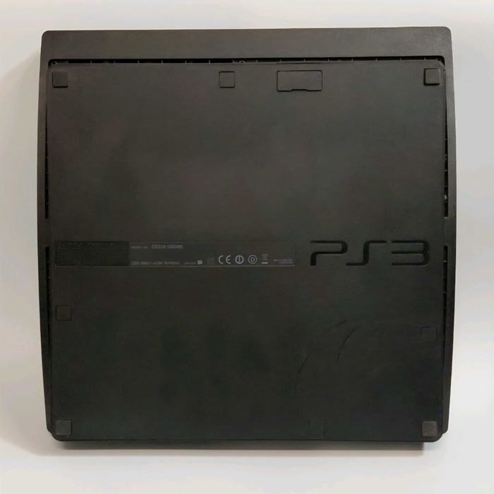 Игрална конзола Sony PlayStation 3 CECH-3004B в добро състояние