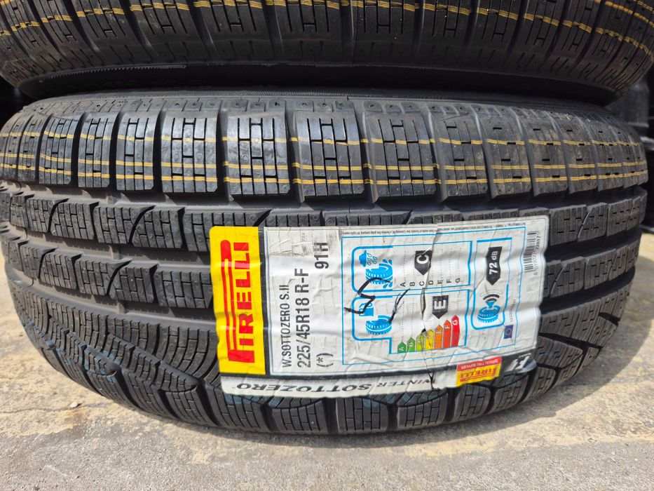 2 Anvelope M+S IARNA - 225/45/18 91H RFT XL - OEM BMW - PIRELLI W Sottozero S II - NOU - DOT 2015 !
