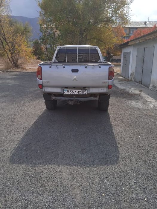 Митсубиси L200 пикап