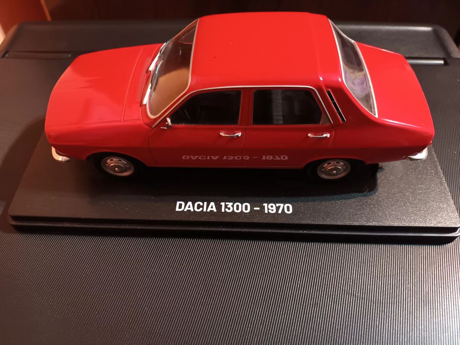 Vand machetă dacia + doua reviste dacia  revista cu nr 1 și nr 2