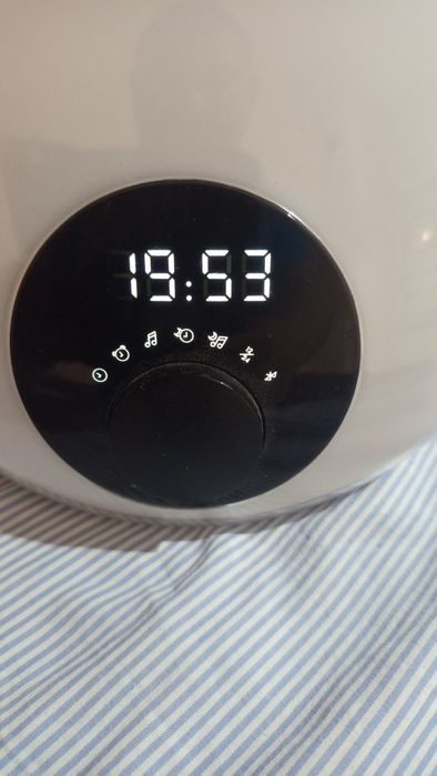 Радио часовник с блутут