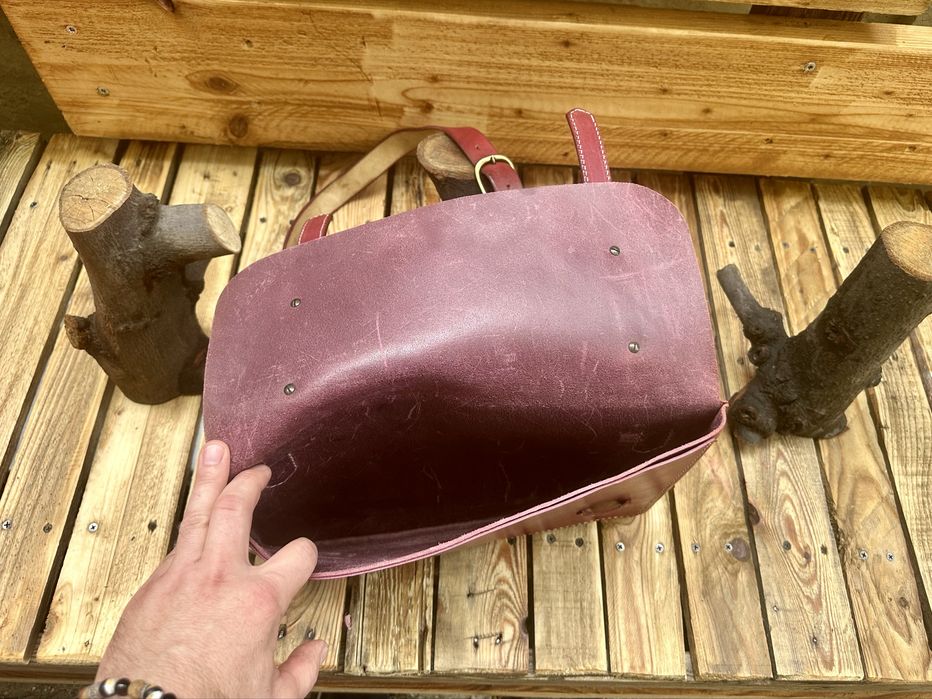Geantă unicală piele handmade – p. bărbați cu atitudine + bonus Gratis
