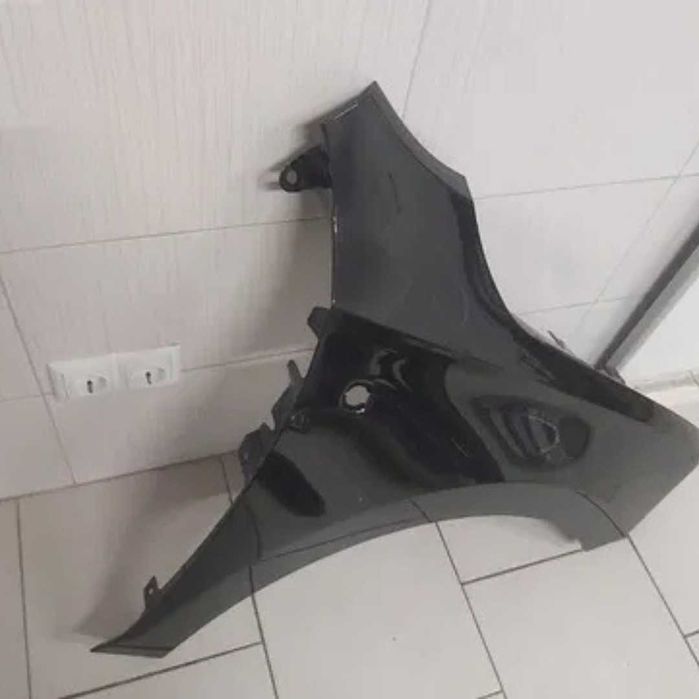 Aripa Fata Dreapta Skoda Rapid 2012- (F9R (Negru))