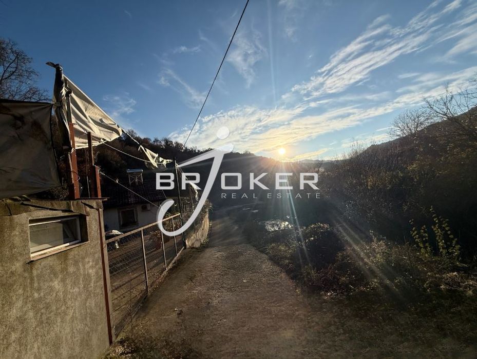 Къща в Кърджали-с.Резбарци площ 180 цена 280000