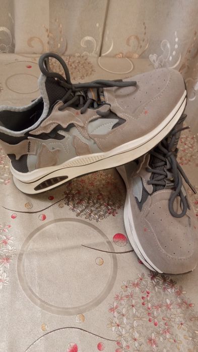 Мужские кроссовки б/у