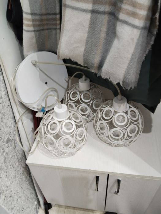 Продам люстру и вешалку под одежду