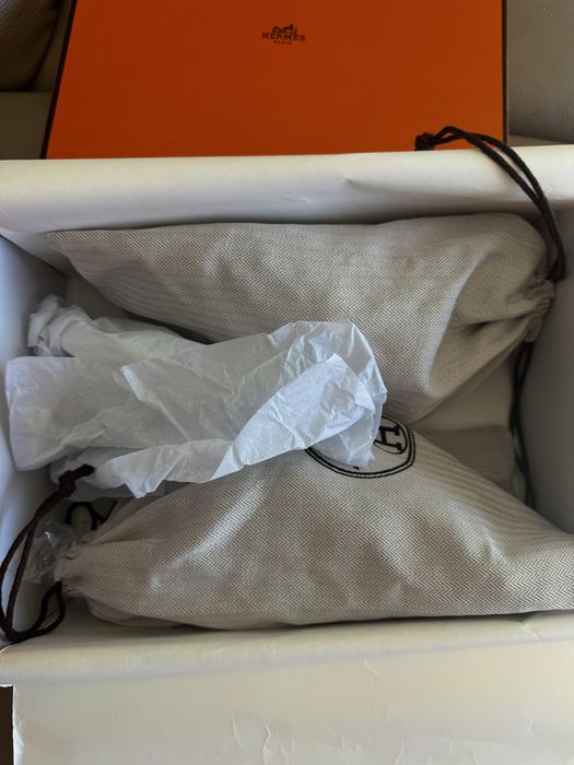 Чехли Hermes със сребърен детайл