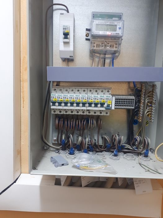 электрик, квалифицированнный