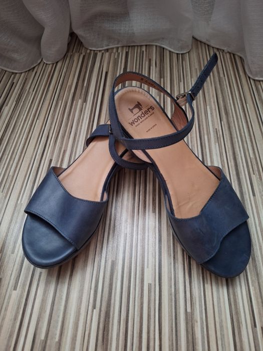 Sandale piele Wonders marime 39.