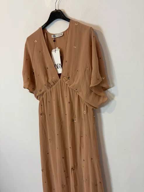 129 EUR Zara rochie midi lunga brodata fluida piersica paiete