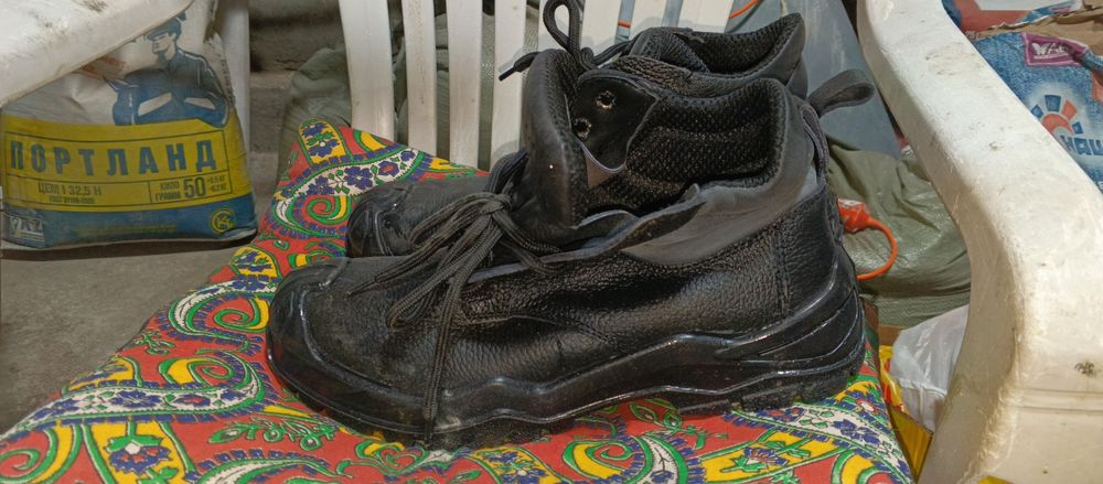 Продам спец обувь