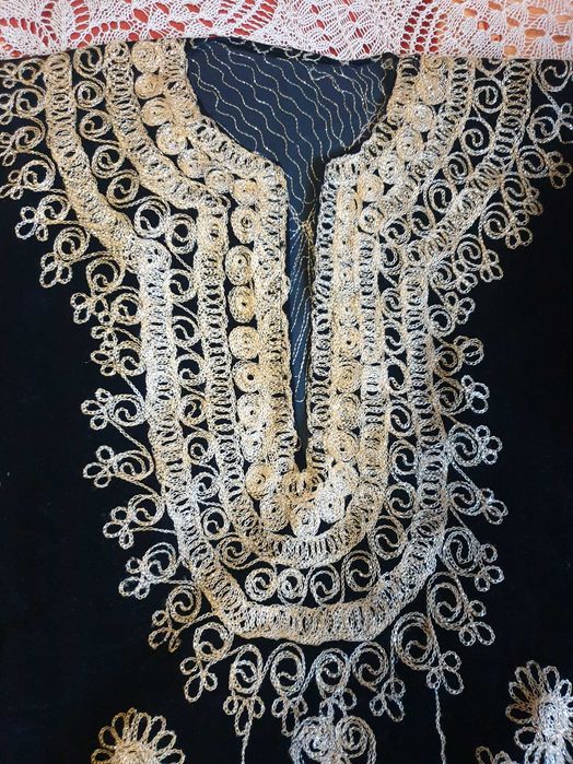 Старинен сукман от кадифе със сърма