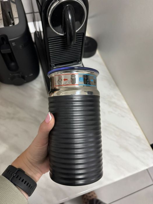 Expresor cu capsule Nespresso