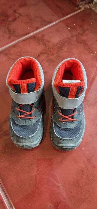 Bocanci copii mid cu bandă cu arici Drumeție la munte Gri